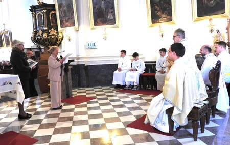 Zlatomašnika Janeza je pozdravila tudi sošolka gospa Vrečkova